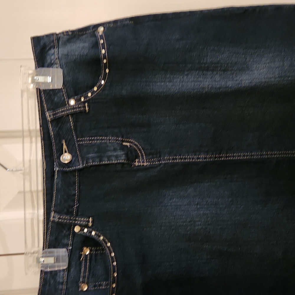 Roz & ALI,  Excellent condition,  Women's Denim skirt, Size 4 - Picture 2 of 7